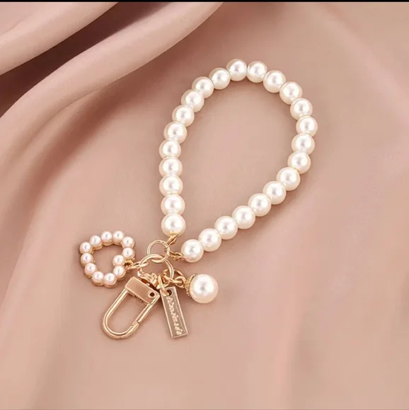 Beaded Heart Wrislet Charm - Picture 3 of 4